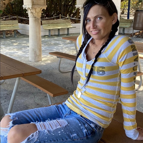 Meet your posher!!! Crohn’s warrior 💜💜 - Picture 7 of 7